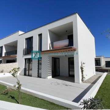 VODICE, novogradnja, pogled na more, luksuzna dvojna kuća, vrt