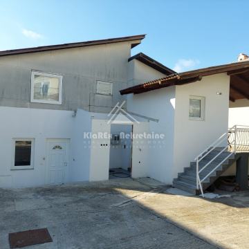 Vodice, samostojeća kuća s okućnicom