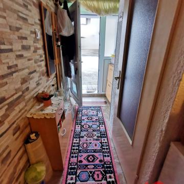 Vodnjan, kamena kuća, zadnja u nizu, na 3 etaže