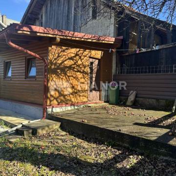 VRBOVSKO, MORAVICE - Vikend kućica s okućnicom