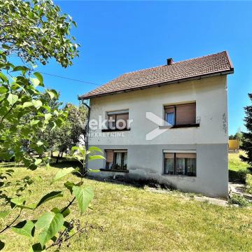 Vrbovsko, okolica, samostojeća kuća s velikom okućnicom