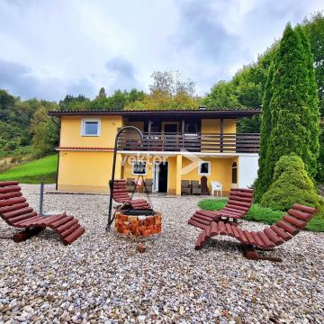 Vrbovsko, šarmantna kuća s otvorenim pogledom i velikom okućnicom