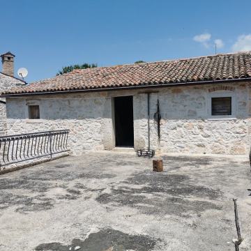 VRSAR 7 KM-KAMENA KUĆA NA PRODAJI