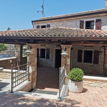 VRSAR 7 KM-KAMENA KUĆA NA PRODAJI