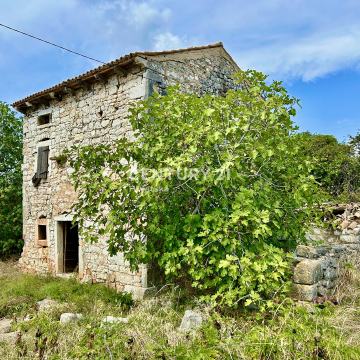 VRSAR, OKOLICA, KAMENA KUĆA ZA RENOVACIJU NA ODLIČNOJ LOKACIJI