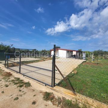 VRSI - montažna kuća s velikim dvorištem na mirnoj lokaciji