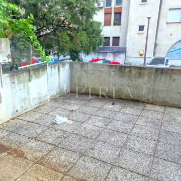 ZADAR - BILI BRIG, poslovni prostor sa terasom!!