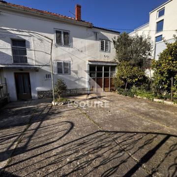 ZADAR-BORIK, duplex kuća na odličnoj lokaciji sa dva stana!!
