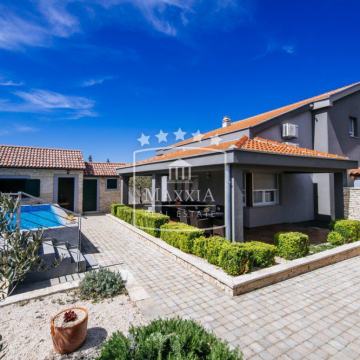 Zadar-Crno- Moderna kuća, grijani bazen! 530000EUR