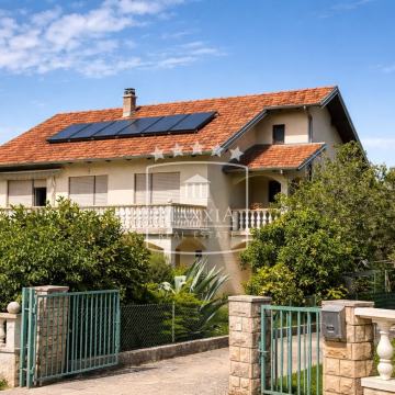 Zadar - Diklo kuća u blizini plaže 430m2 na terenu 930m2! 549000 EUR