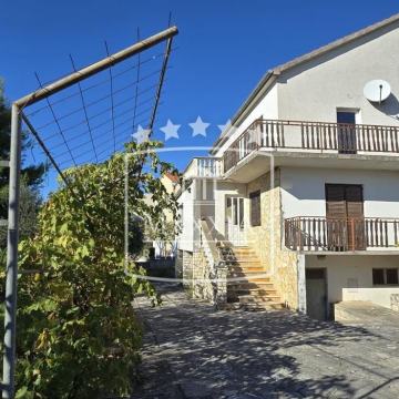 Zadar - Kuća 380 m2 teren 716 m2! Lokacija!! 469000EUR