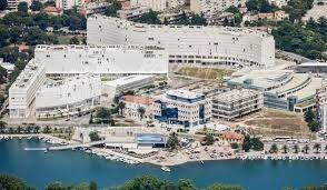 Zadar, luksuzan stan s krovnom terasom i vrtom - TIZ-ova zgrada