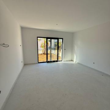 ZADAR-Stan 67m2 sa vlastitim vrtom-vrhunska prilika!