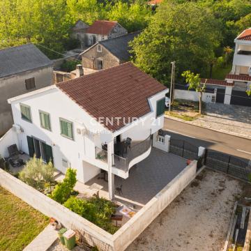 Zadar - Zaton - Kuća s dva apartmana - Sniženo!