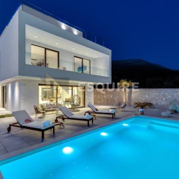 Zadivljujuća Vila s bazenom i pogledom- okolica Splita