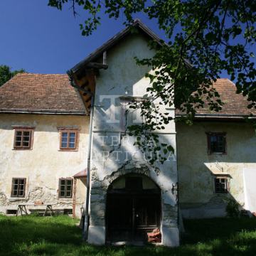 Zagorska Sela, Kurija Poklek na prodaju