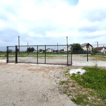 Zagreb, Blato,1017 m2, uredan i ograđen teren
