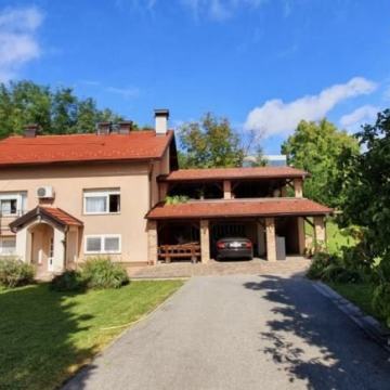 Zagreb - Borčec - obiteljska kuća u miru i zelenilu