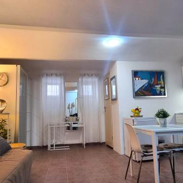 Zagreb, Donji grad -Potpuno namještena i opremljena garsonjera od 40m2