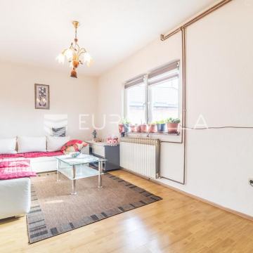 Zagreb, Gornji Čehi, kuća sa dva odvojena stana, 250 m2