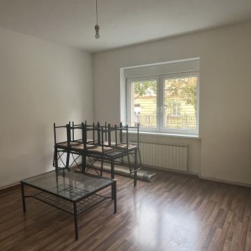 Zagreb, Petrova, 3-s stan, 65m2, visoko prizemlje!