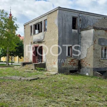 Zagreb Sesvete kuća s potencijalom 350 m2 na parceli 2000 m2