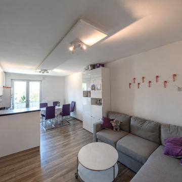 Novi Zagreb, SIGET, renoviran i potpuno opremljen trosoban stan, 53 m2