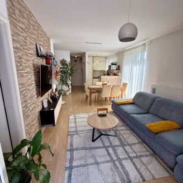 Zagreb (Stenjevec), moderno namješteni četverosobni stan 82,7m2