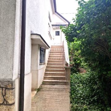 Zagreb, Vrapče, kuća sa tri stana, moguće etažiranje, 713m2 zemljišta