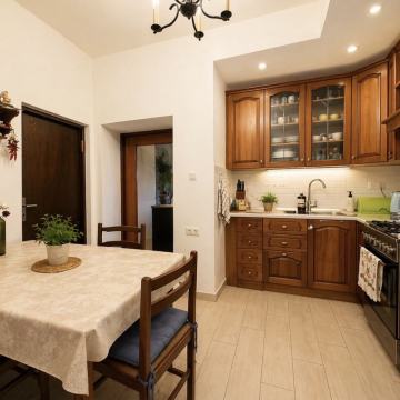 Pantovčak – Stan 84 m² sa zasebnim ulazom | Mirna ulica