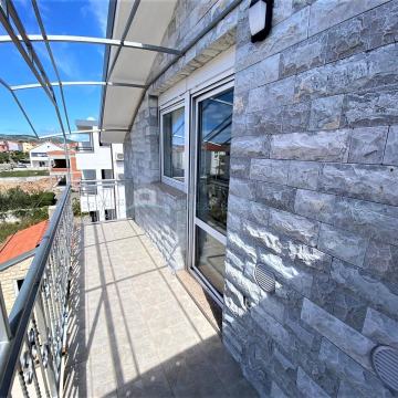 Zanimljiv jednosoban stan u stambenoj zgradi, Vodice