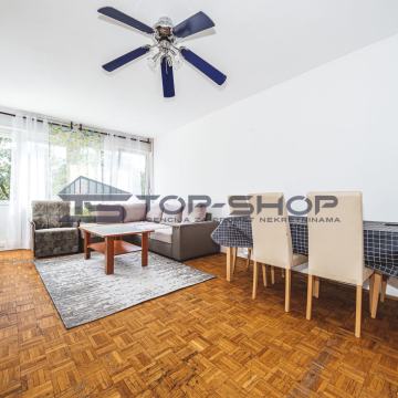 Zapruđe, predivan dvoiposoban stan na prvom katu zgrade 60m2