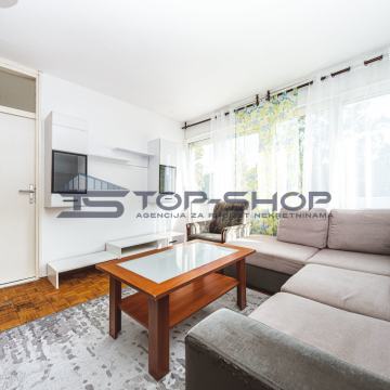 Zapruđe, Odličan dvoiposoban stan na prvom katu zgrade,  60m2