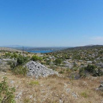 Zaton,poljoprivredno zemljište površine 6713 m2