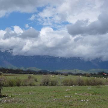 Zemljište: Lovinac, 42.343 m2, građevinsko, poljoprivredno