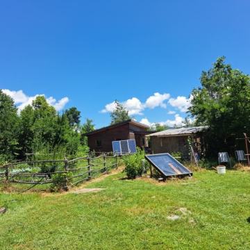 Lovinac, poljoprivredno zemljište 11000m2 + samoodrživa kuća 50m2