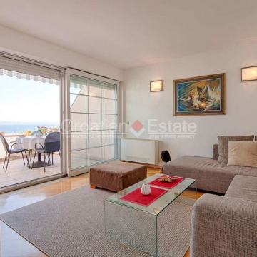 Žnjan, prvi red uz more, trosoban stan 100 m2, garaža