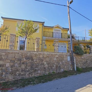 Žrnovnica, Samostojeća kuća za prodaju,  420 000 €