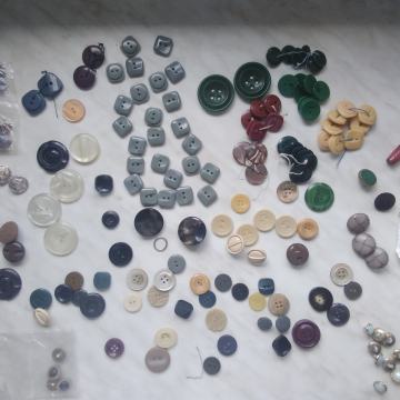 Dugmad razna šarena