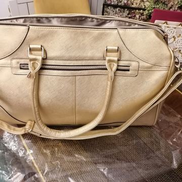 Oriflame zlatna torba