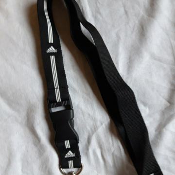 Privjesak adidas za ključeve