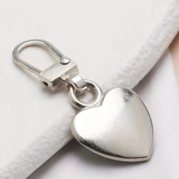 PRIVJESAK za Ključeve ili torbicu 2KOM