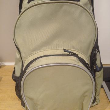 RUKSAK -srednja veličina-moze laptop-zeleni