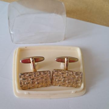 UKRASNI GUMBI ZA MANŽETE