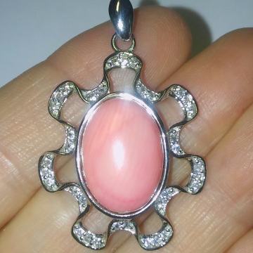 Srebrni privjesak, rozi koralj i cirkoni, 925 srebro