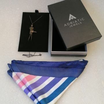 Adriatic Jewels - Komplet Lančić sa privjeskom i svilena marama