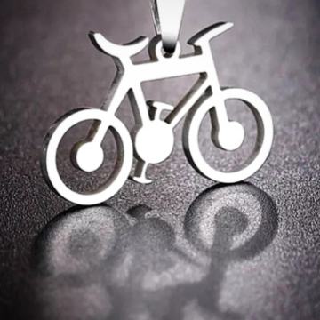 Bicikl - privjesak na kožnom i srebrnom lančiću