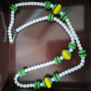 Bijelo-zelena ogrlica - bižuterija