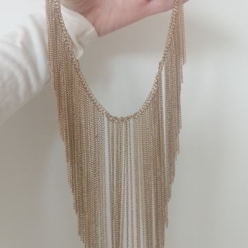 Svečana raskošna ogrlica s resicama u nizovima