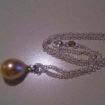 Srebrni lančić i biser